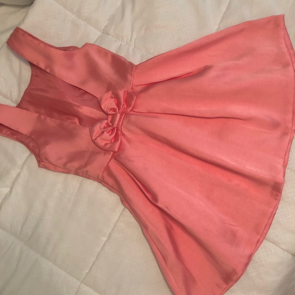 Pretty peach open back bow dress S